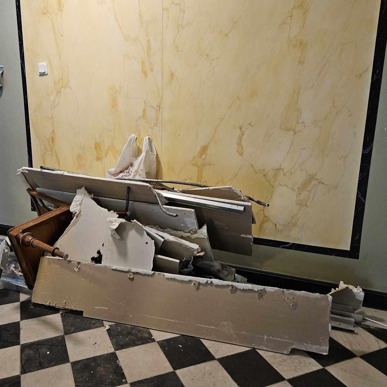 image of Plaster, metal profiles - Stockholm