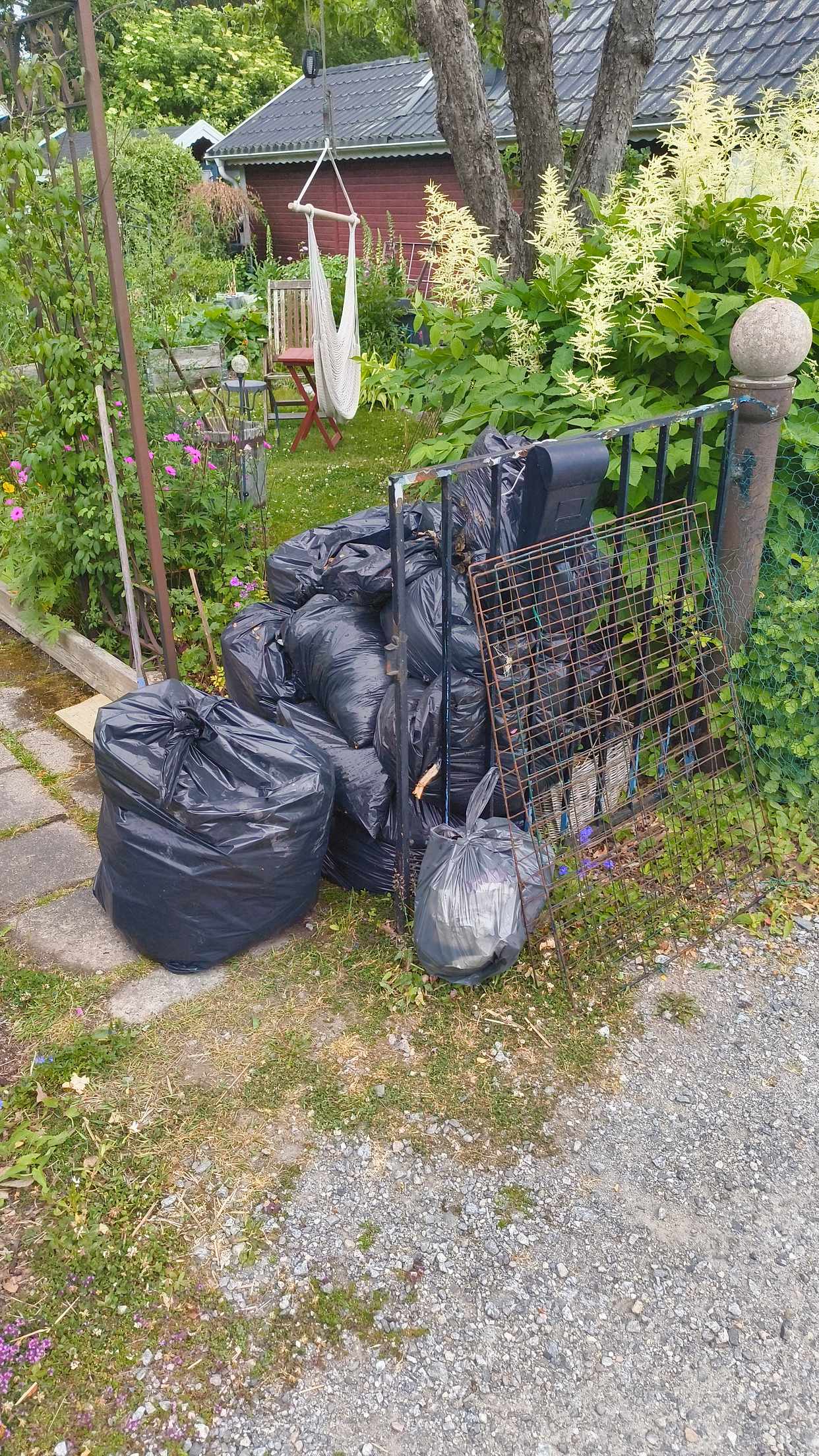 image of 15 bags of garden waste - Sköndal