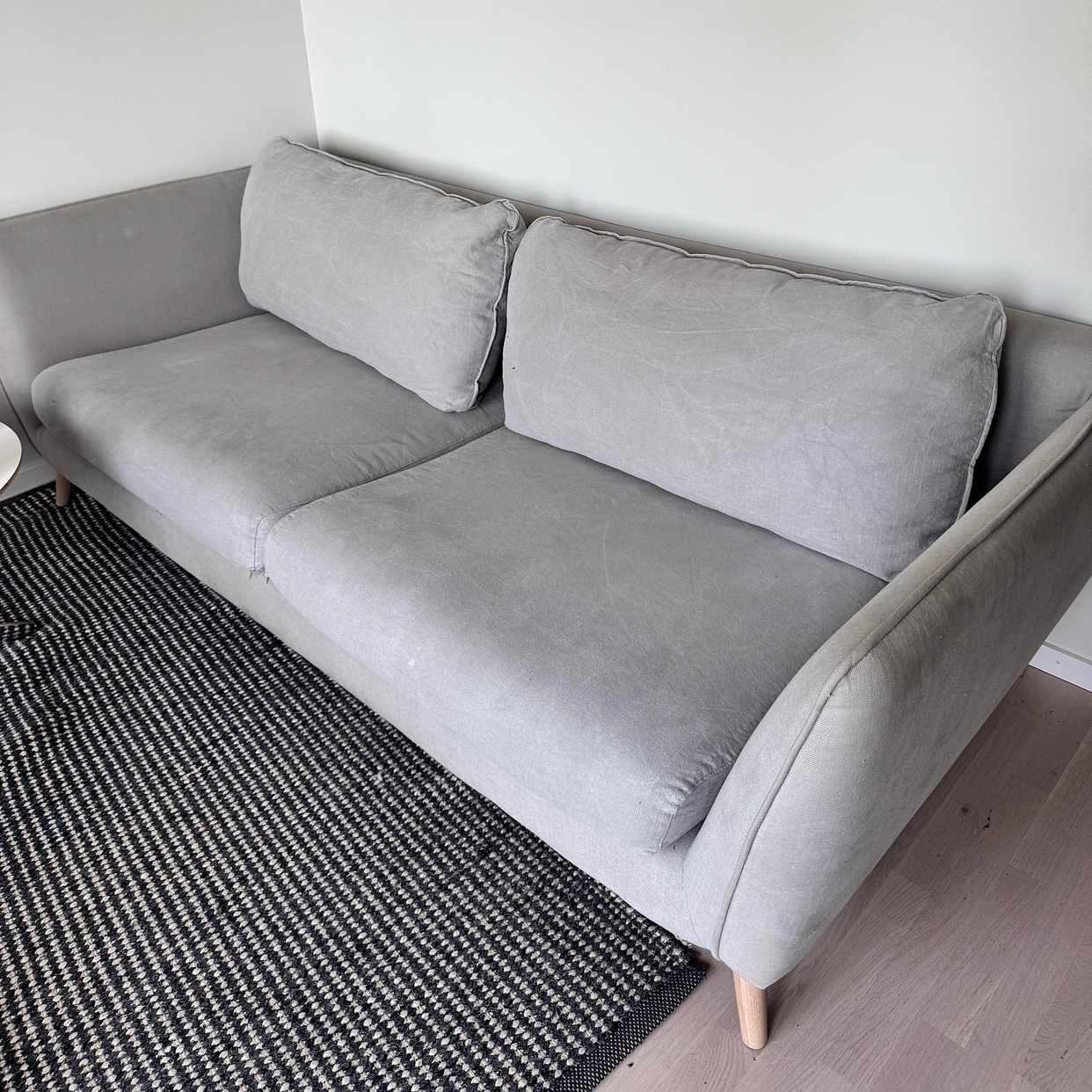 image of En soffa ett bord, några - 