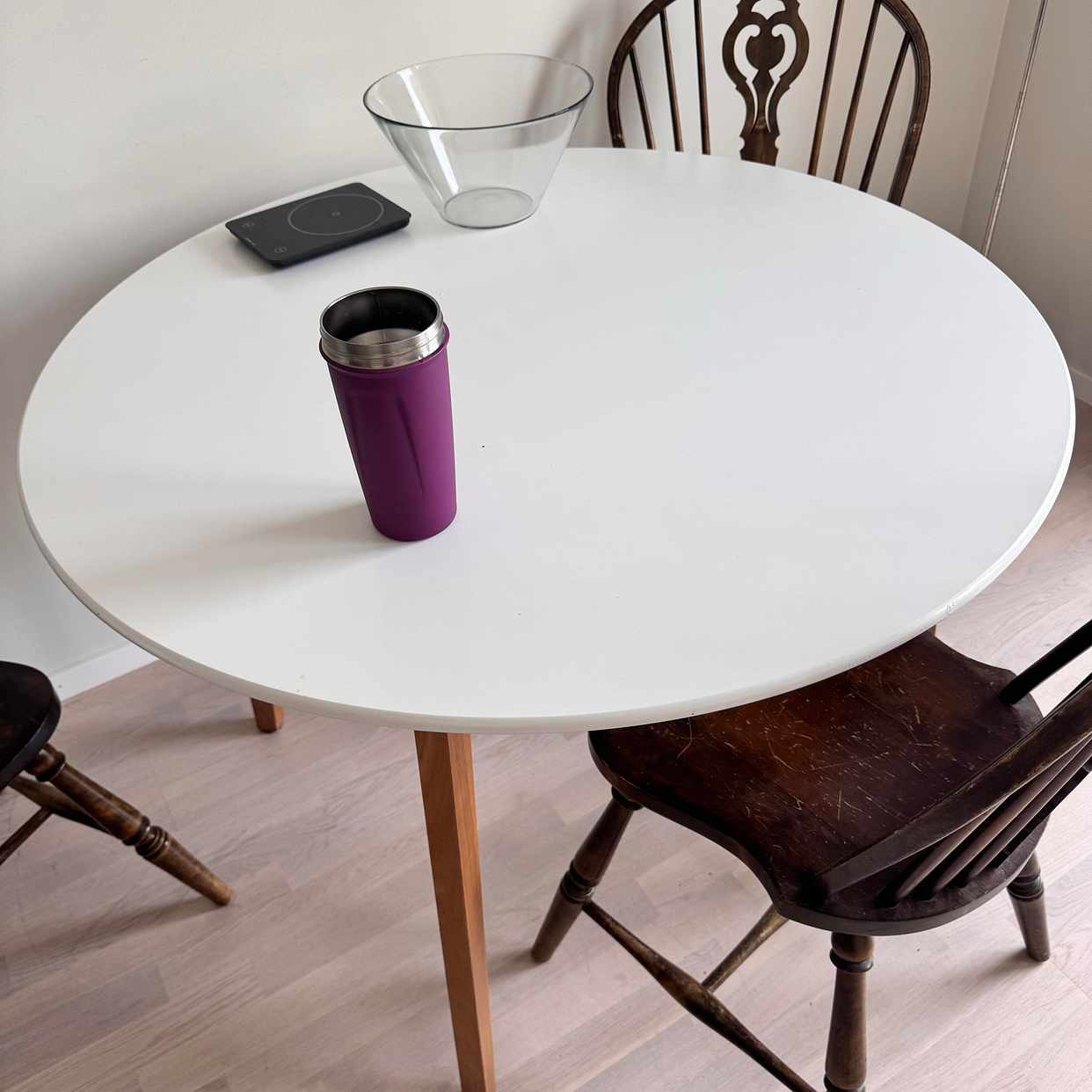 image of En soffa ett bord, några - 