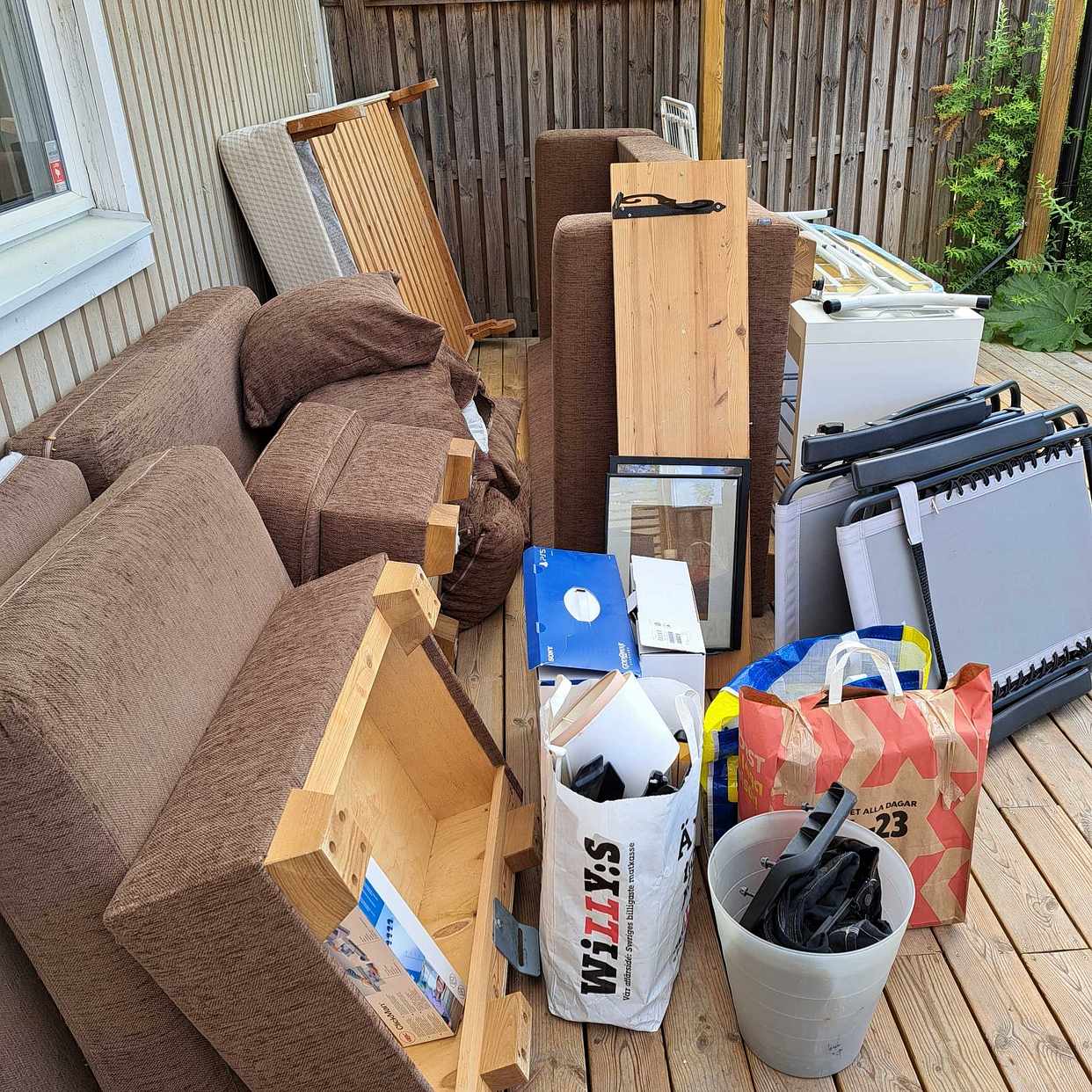 image of Soffa, säng, sminkbord - Vällingby