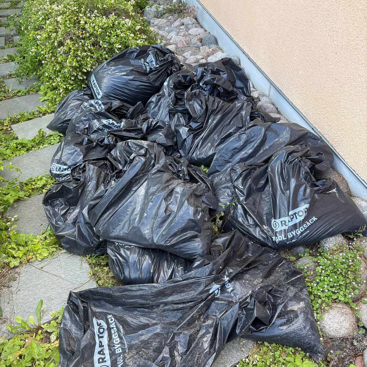 image of Avfall jord,gips och plat - Sollentuna