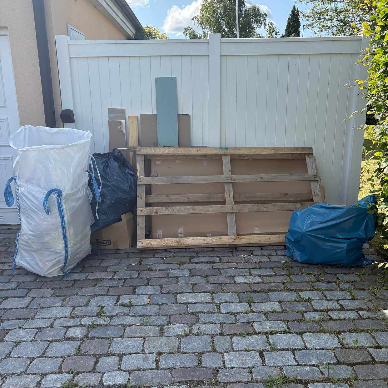 image of Avfall jord,gips och plat - Sollentuna