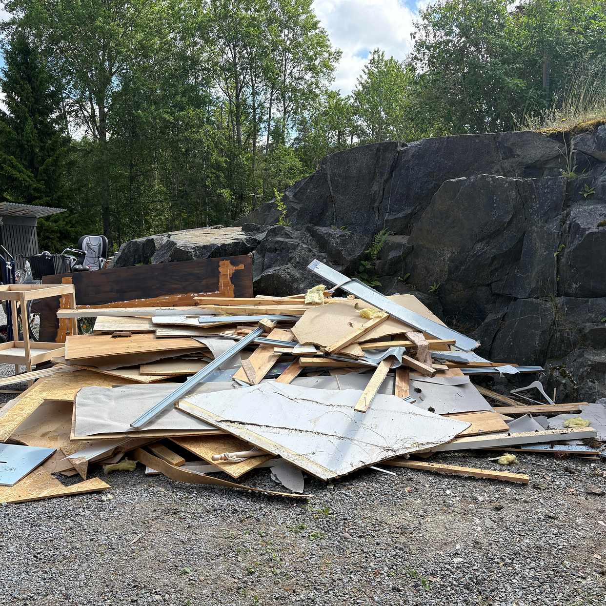 image of Byggavfall trä isolering - Ingarö