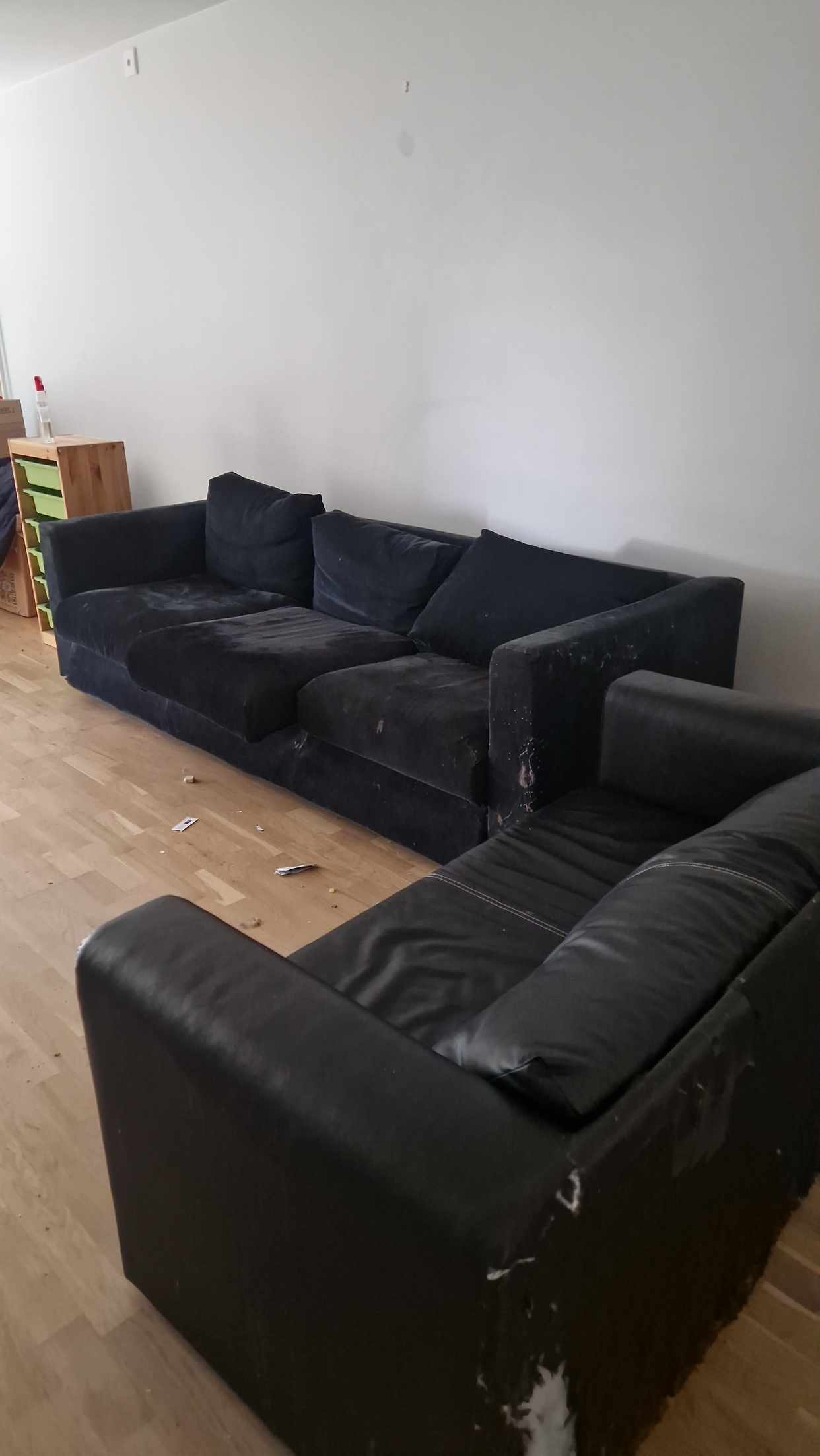 image of Old furniture throw away - Täby