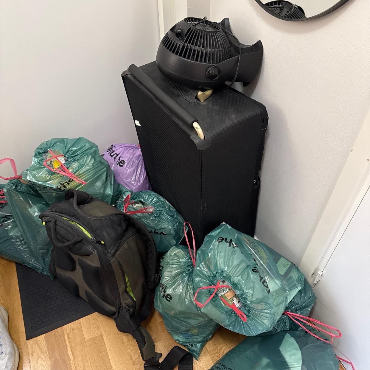 image of Clothes, boxes, and other - Sundbyberg