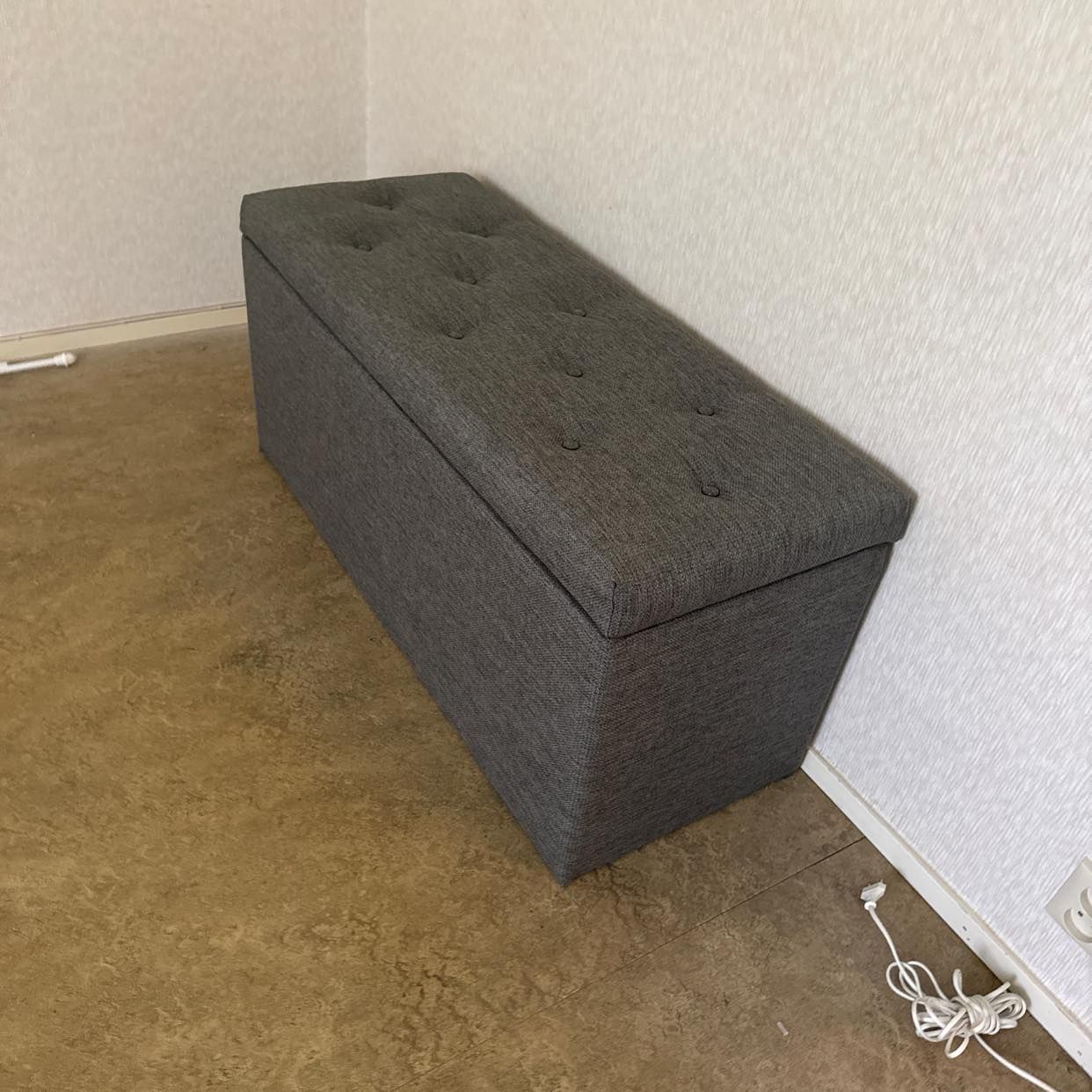 image of Kartonger och möbler - 