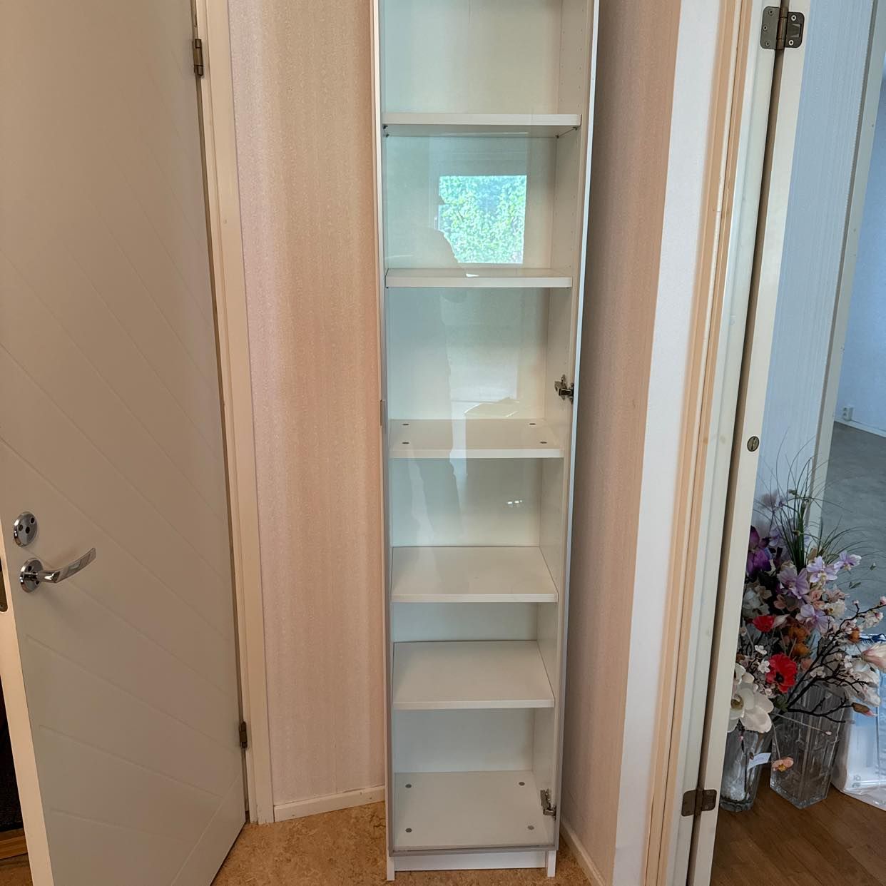 image of Kartonger och möbler - 