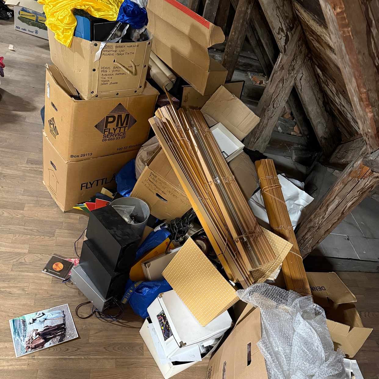 image of Diverse prylar + byrå. - Södermalm