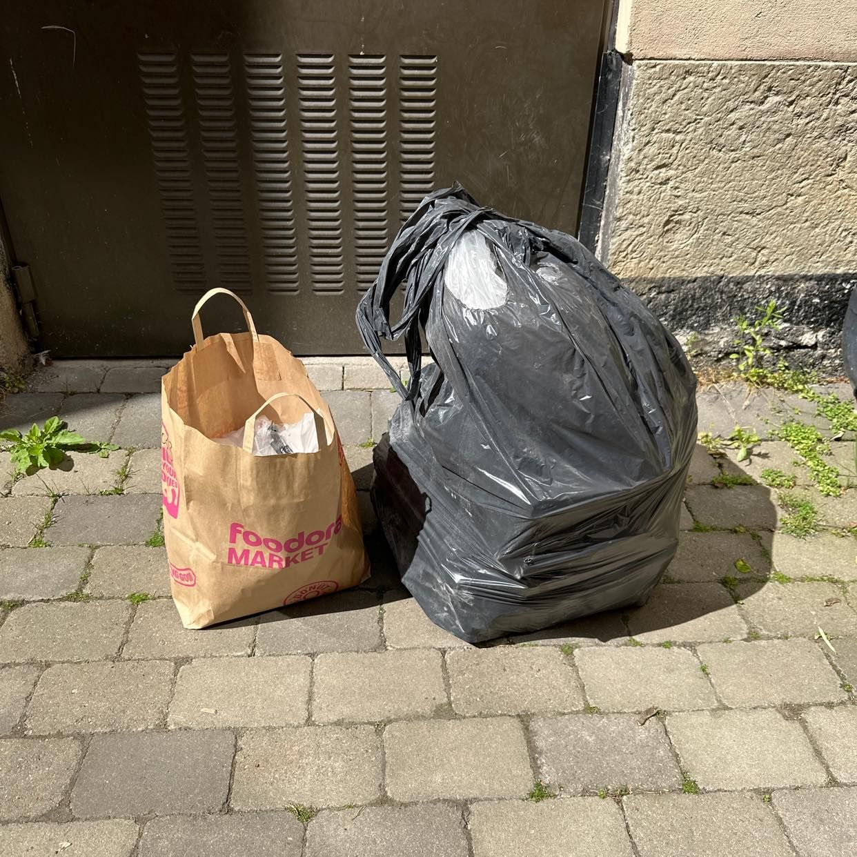image of Slipdamm och skräp - Stockholm