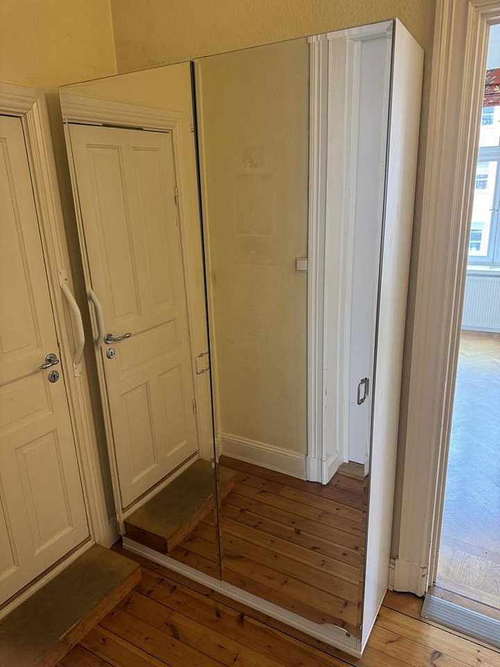 image of Garderob med spegeldörr - 