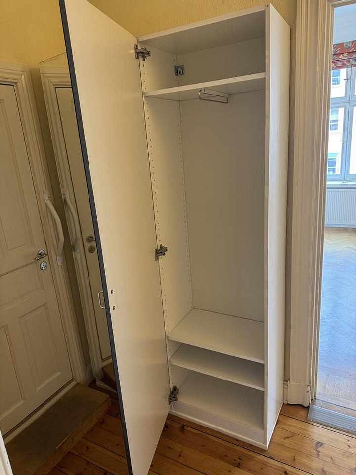 image of Garderob med spegeldörr - 