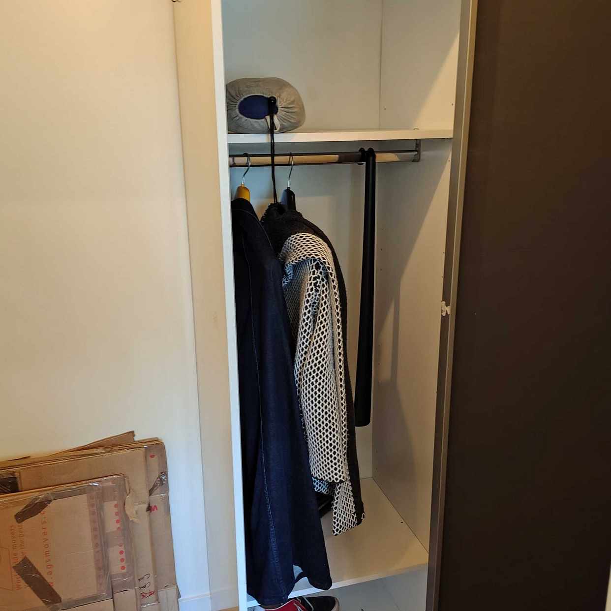 image of Garderobe + table - Hägersten