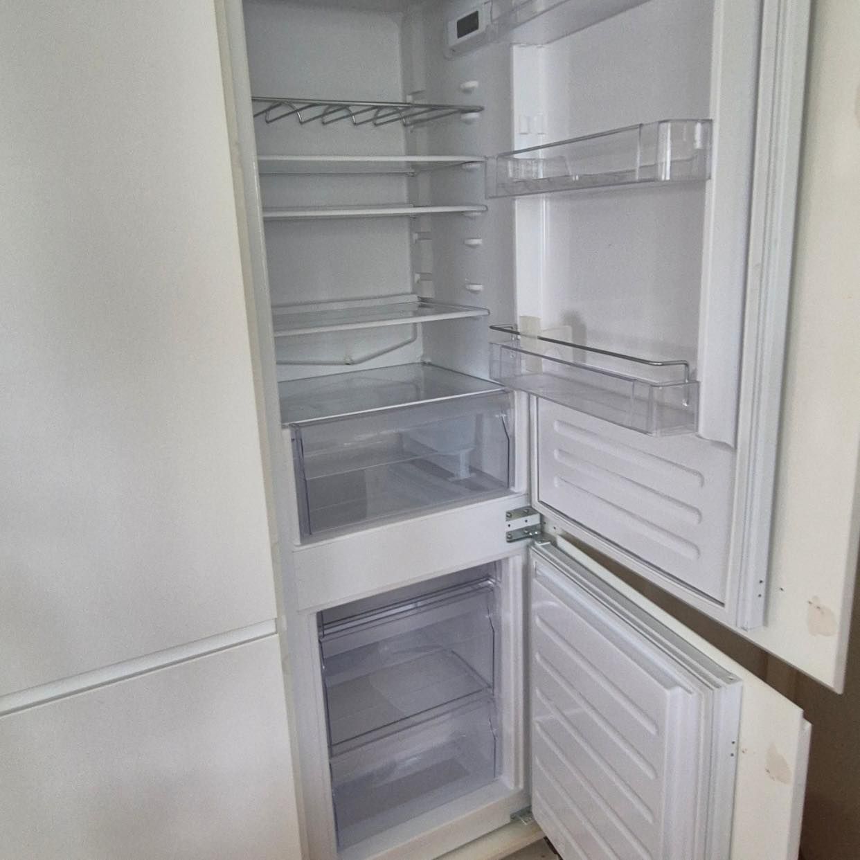 image of Två kyl/frysar med skåp - 