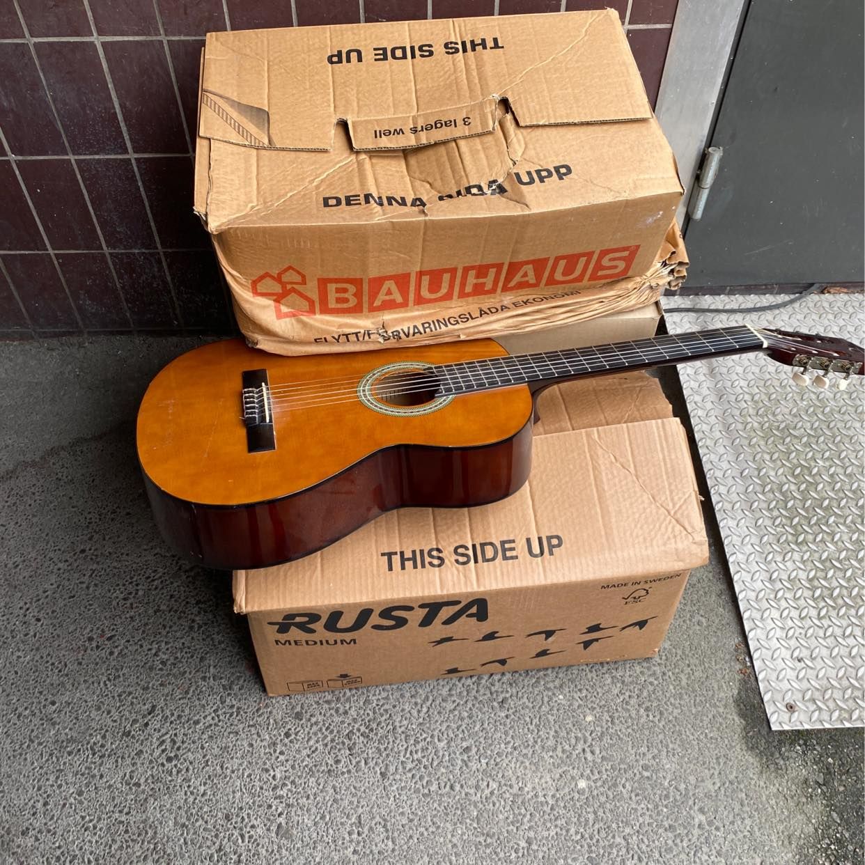 image of 3 lådor 1 gitarr - 