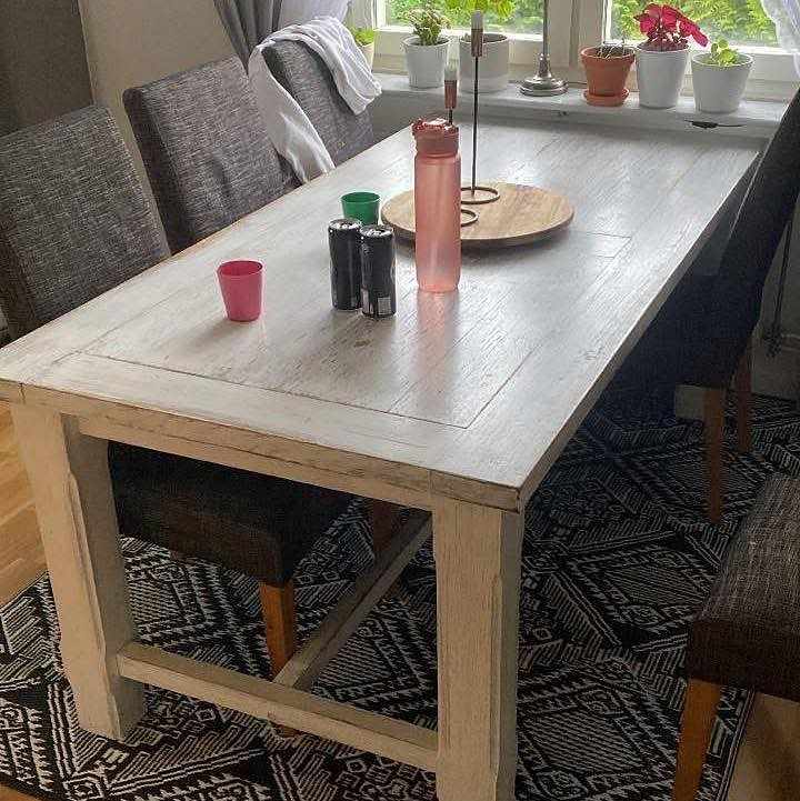 image of Hämta 8 stolar 1 bord - 