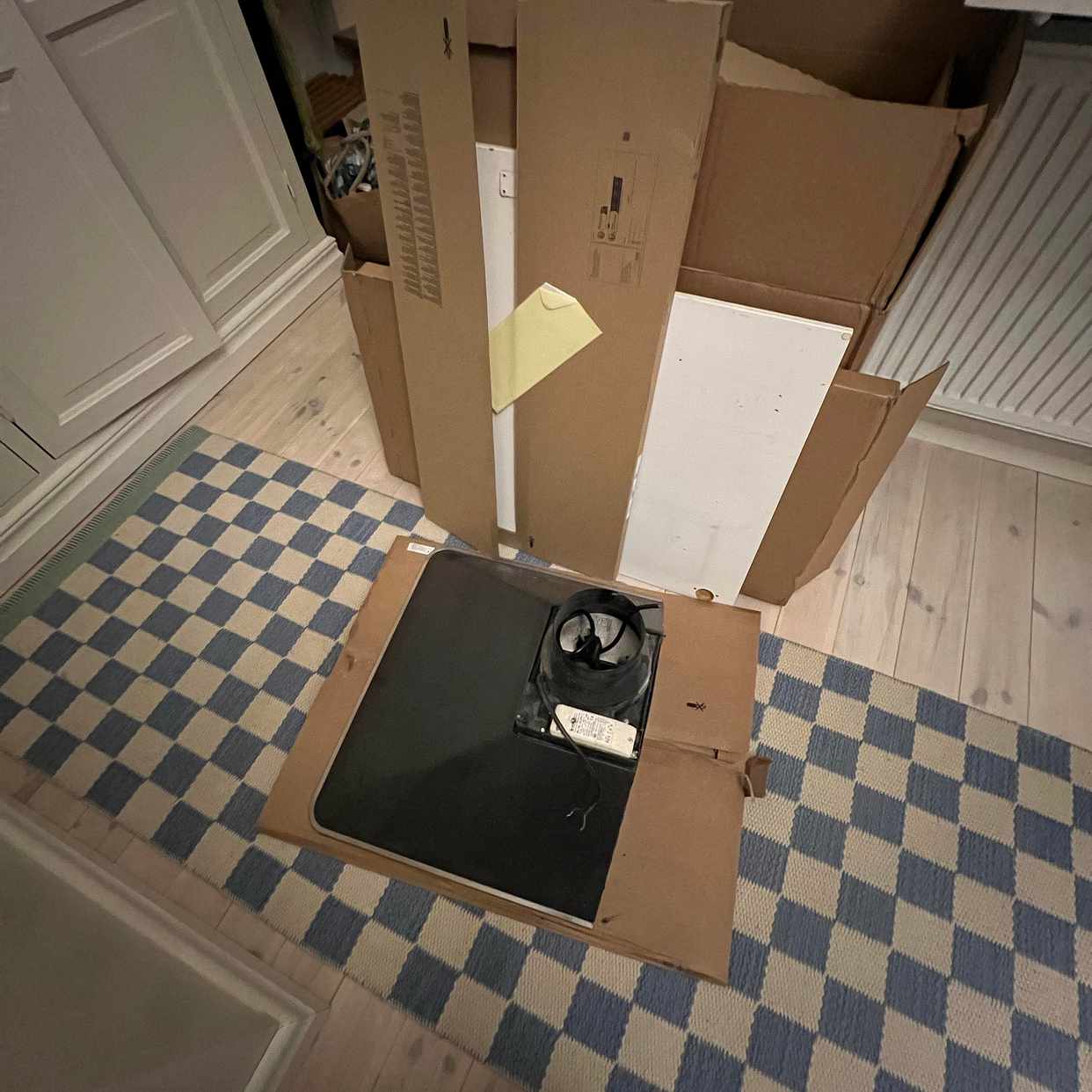 image of Kartonger , Köks luckor 2 - Stockholm