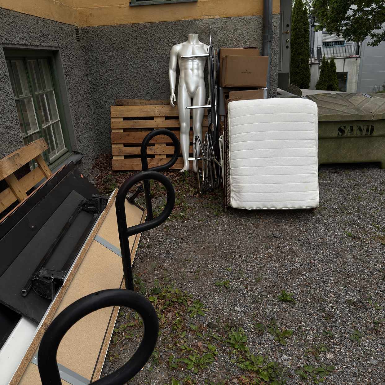 image of kasta skräp - Nacka