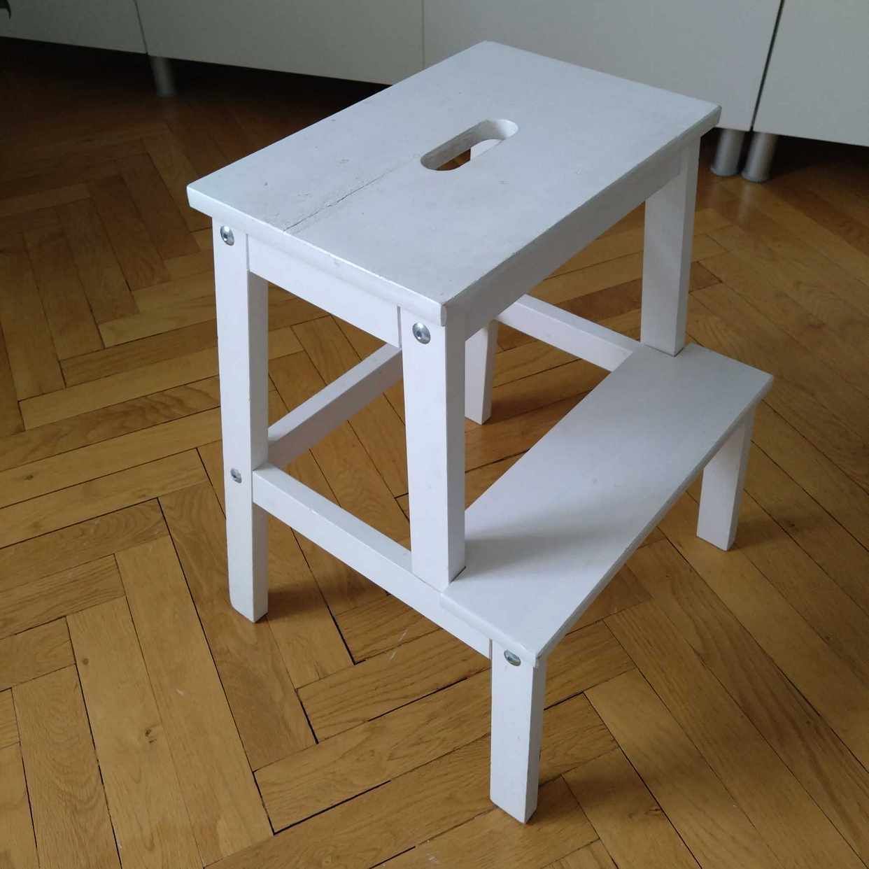 image of Pall, 2 stolar, matbord - Stockholm