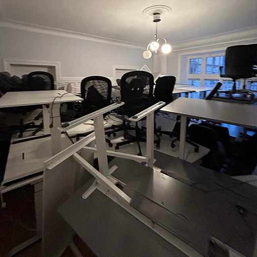 image of Vi skänker kontorsmöbler - Stockholm