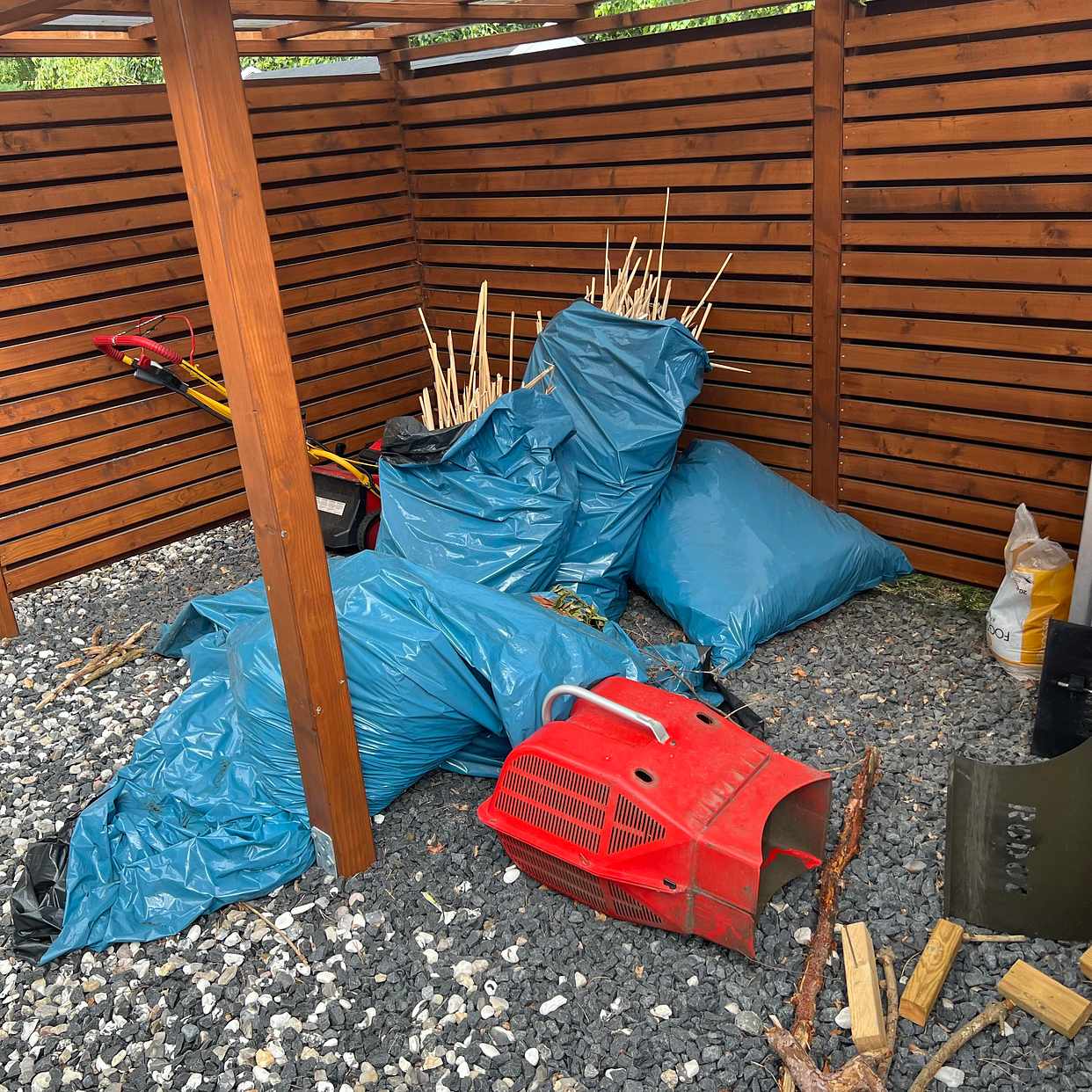 image of Cardboard, plastic,garden - Falsterbo