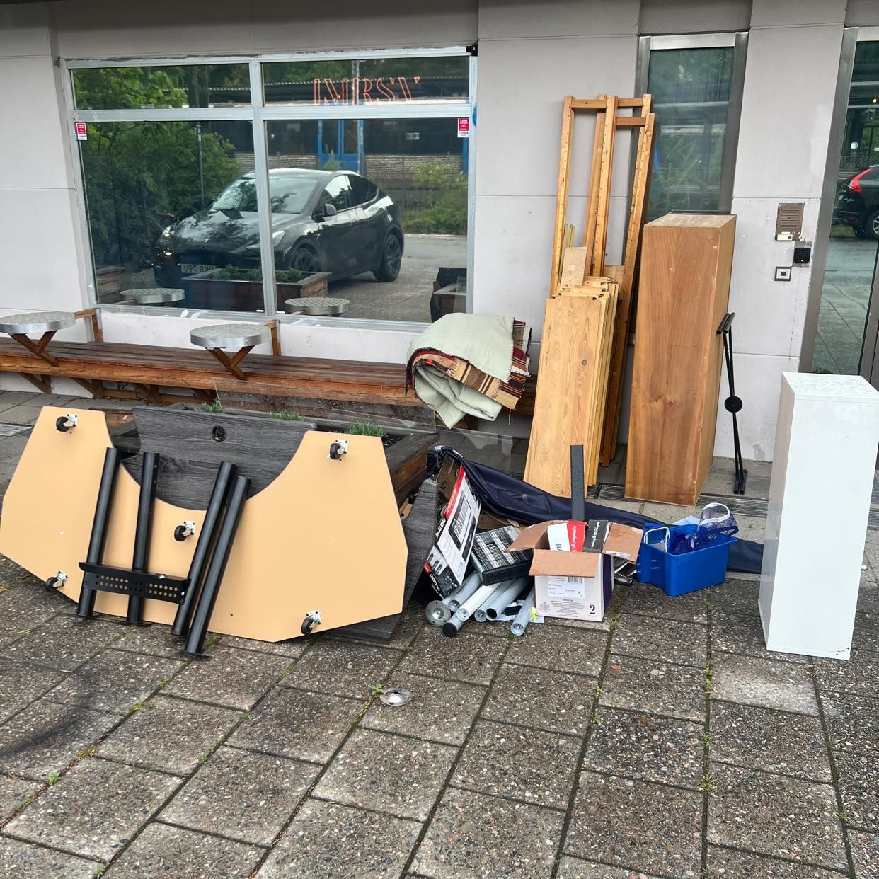 image of Recycle old furniture - Johanneshov