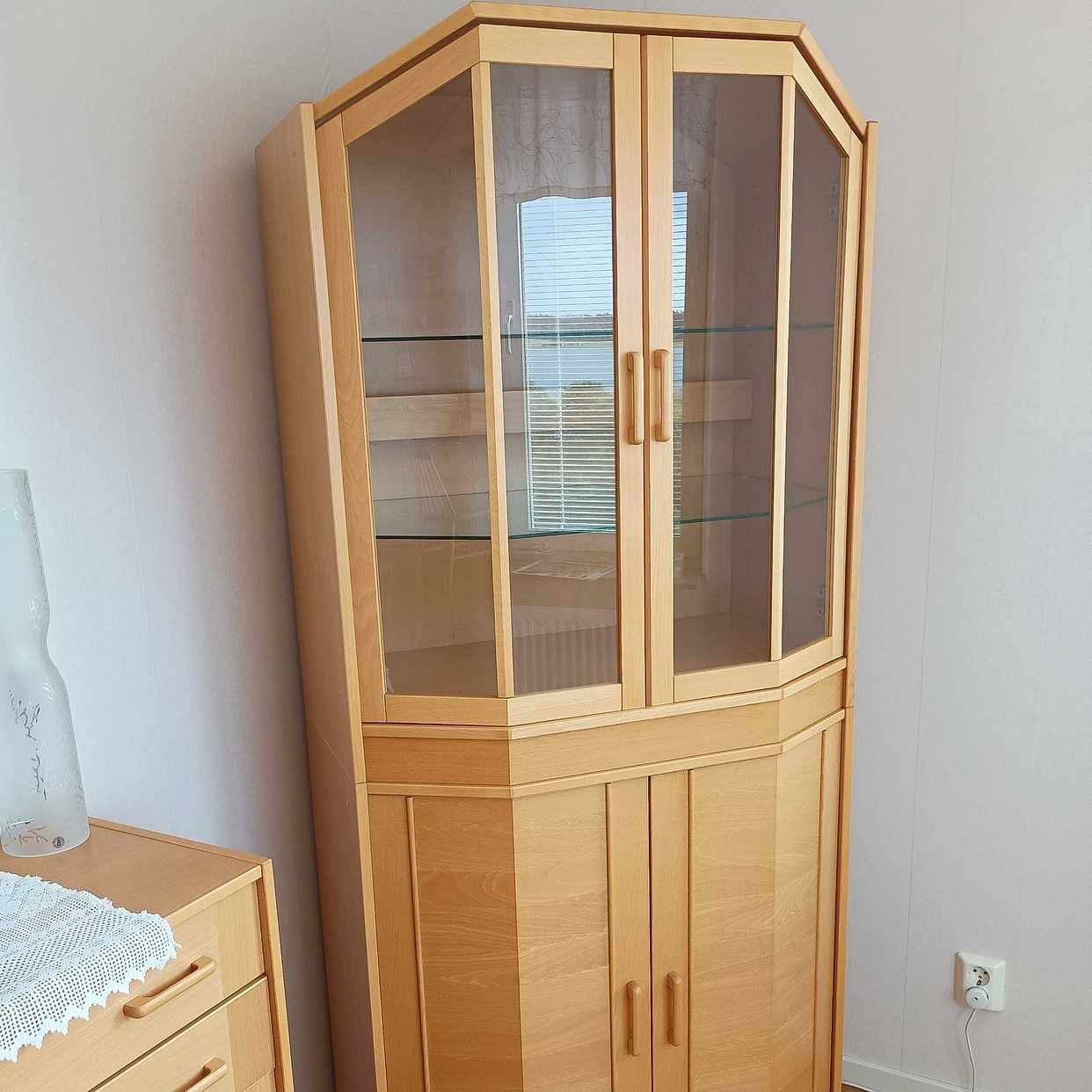 Hörnskåp Vitrinskåp Denka