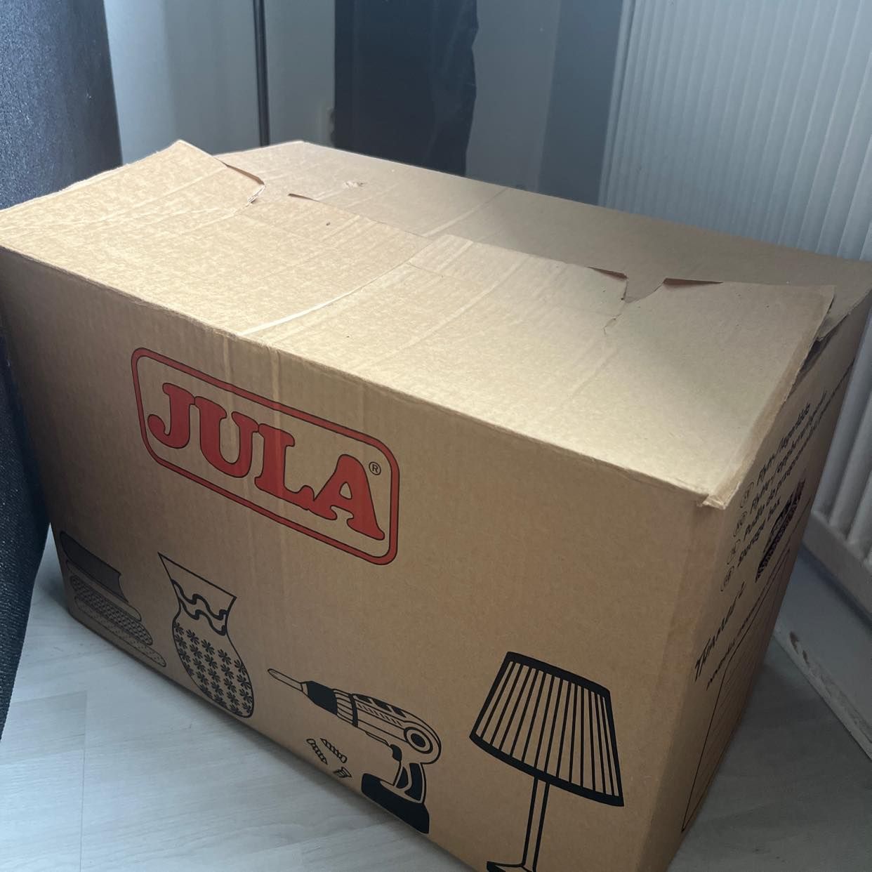 image of 2 boxes and 3 suitcases - 