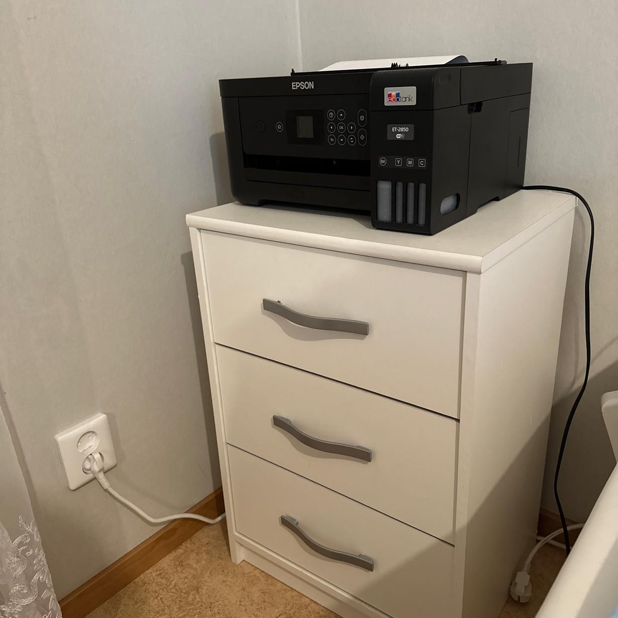 image of Sängbord och skrivare - 