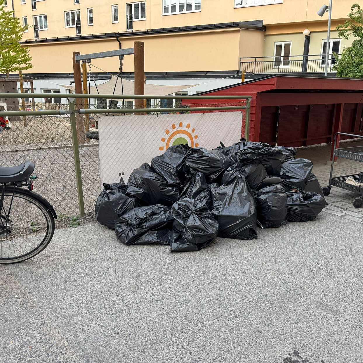 image of Kartong, plast, papper - Östermalm