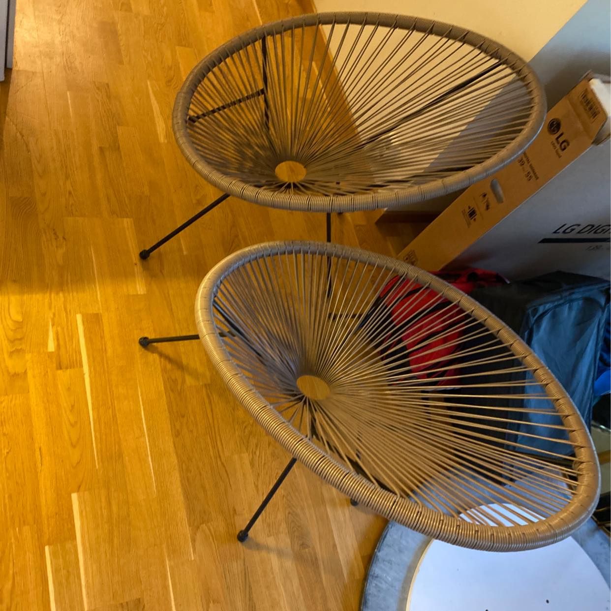 image of bord + stolar + väska - 