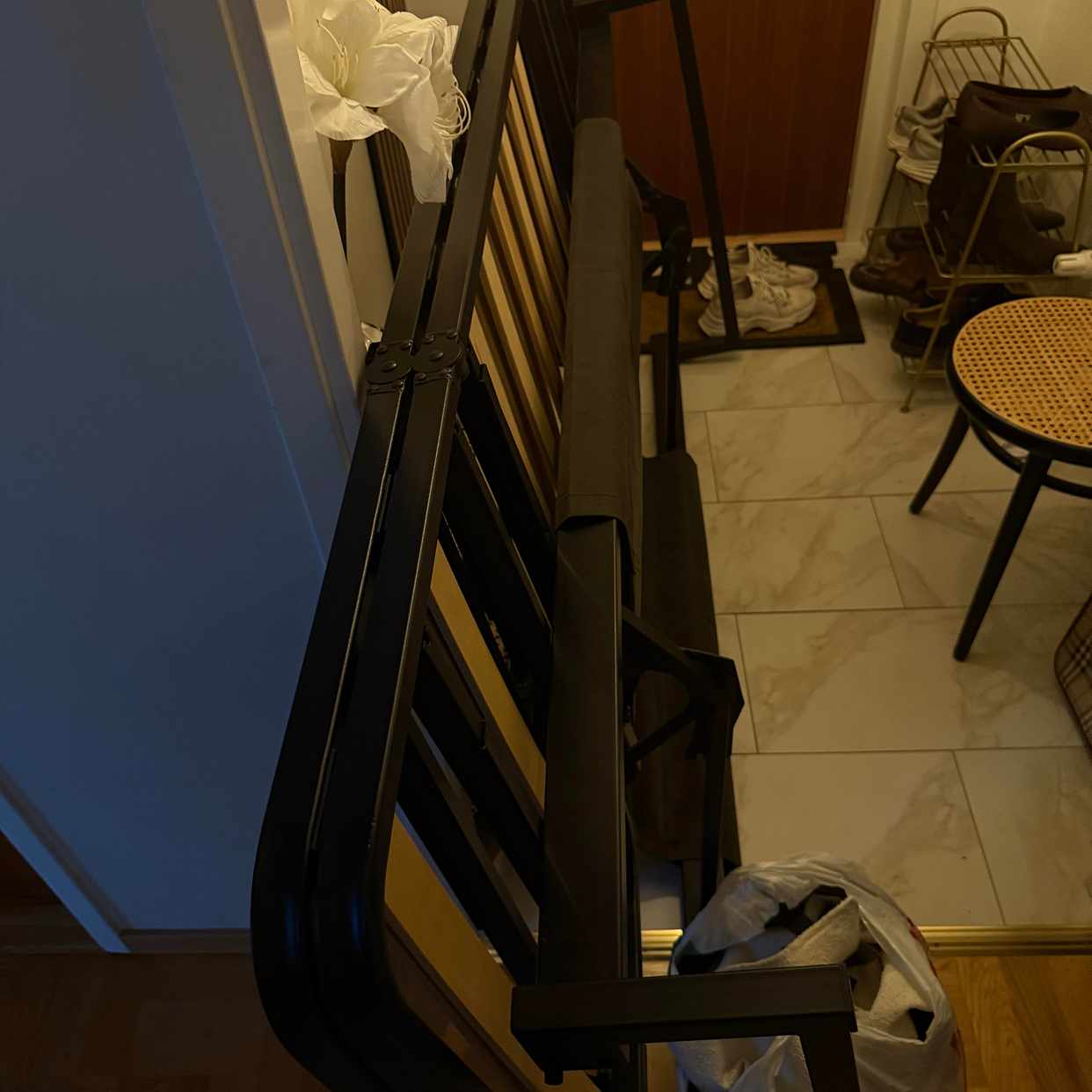 image of Dörrtrappa och soffa. - 