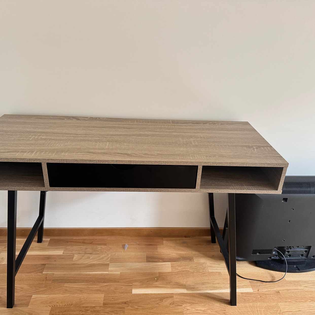 image of Sofa, tables and stuffs - 