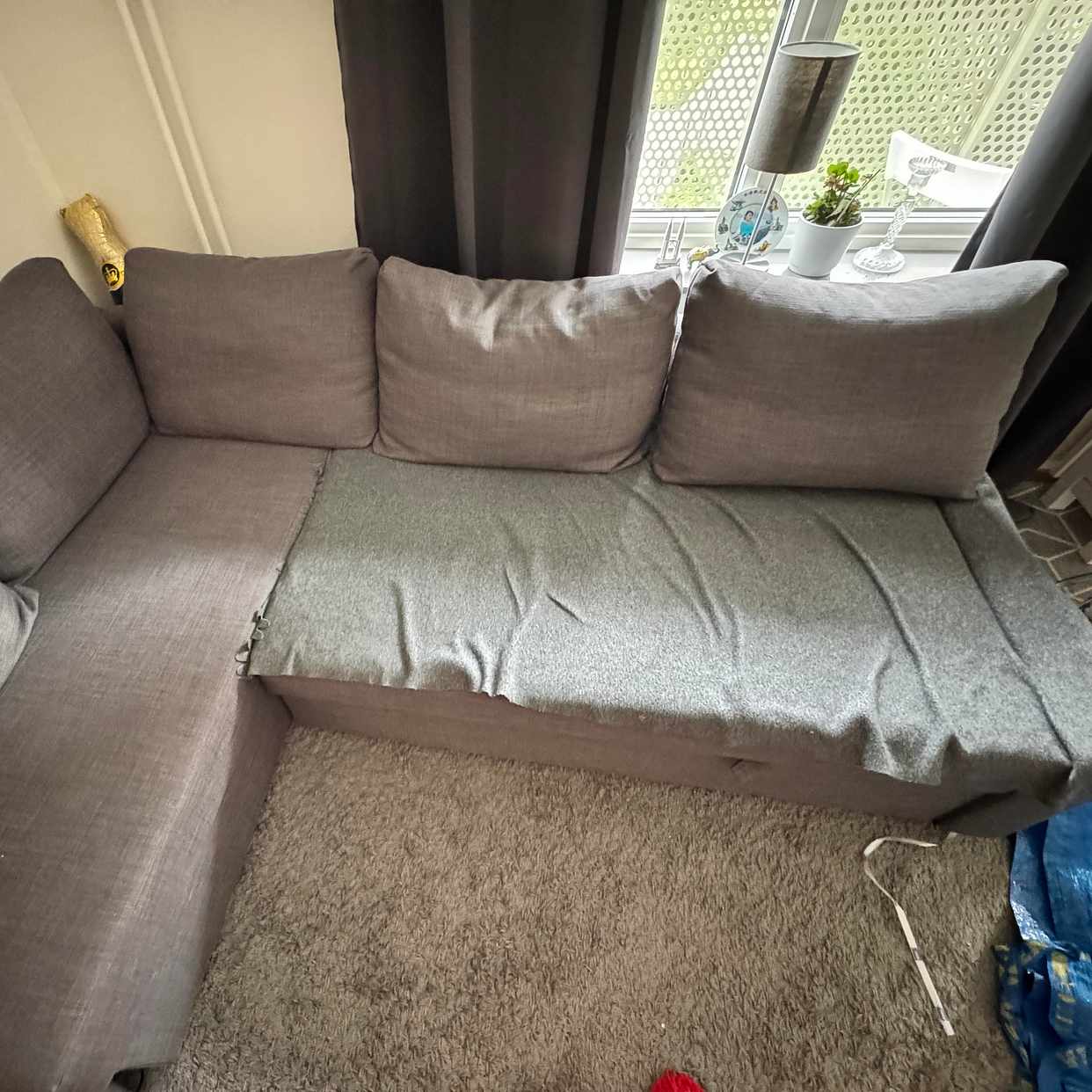 image of Sofa, tables and stuffs - 