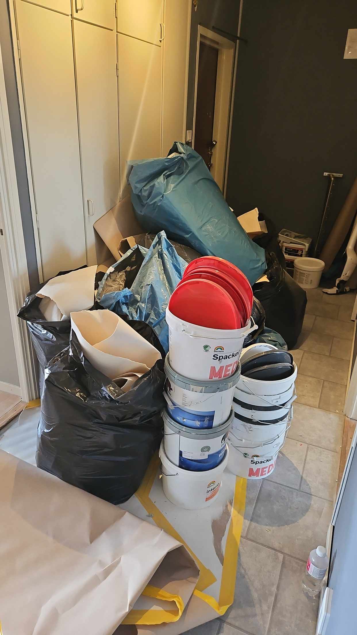 image of Skräp från renovering - Tyresö