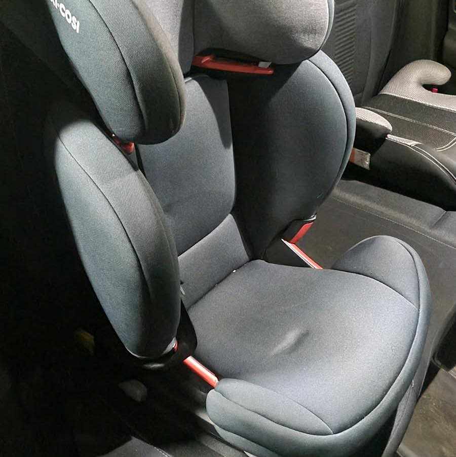 image of Pick up a car seat - 
