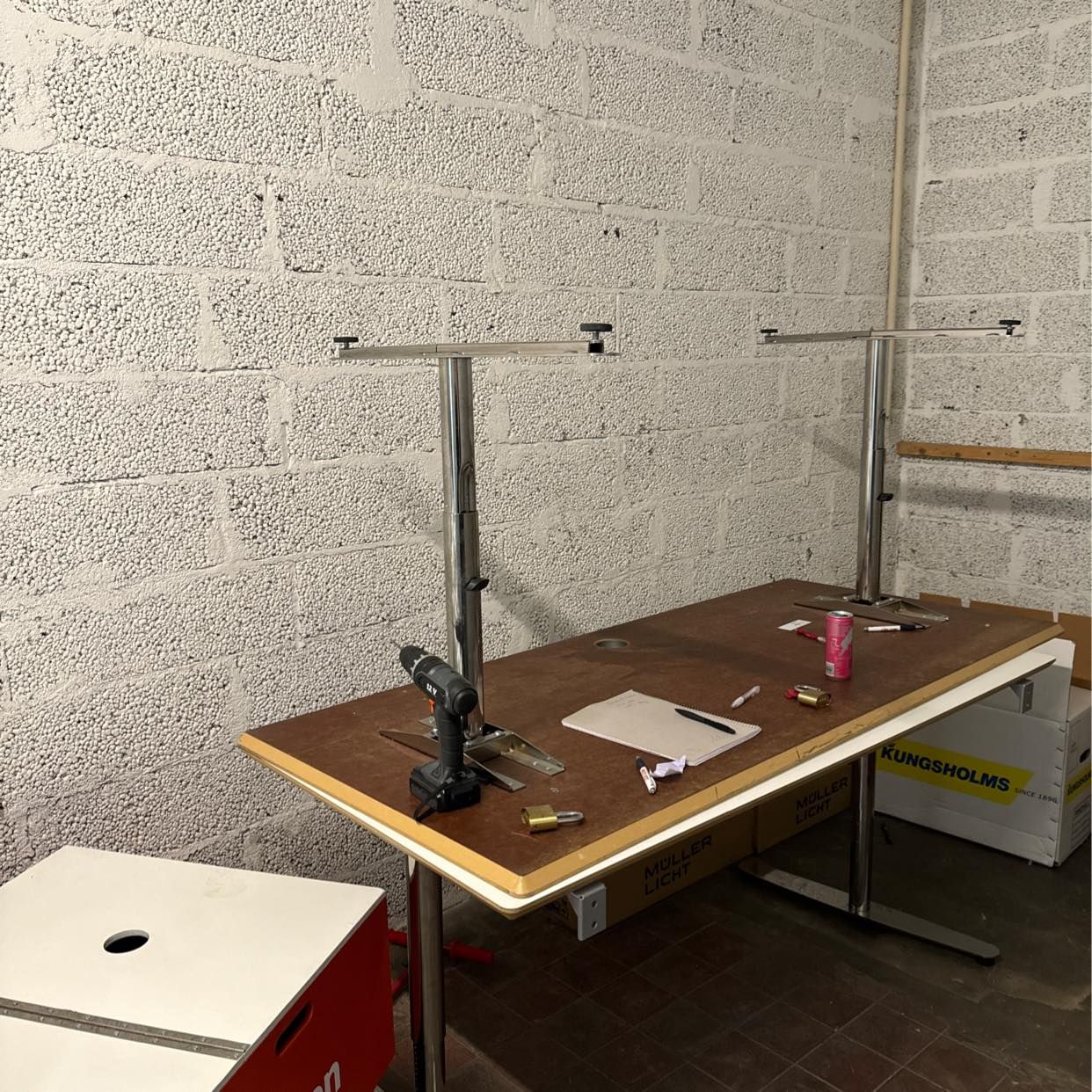 image of Bord, stolar, dragvagn - 
