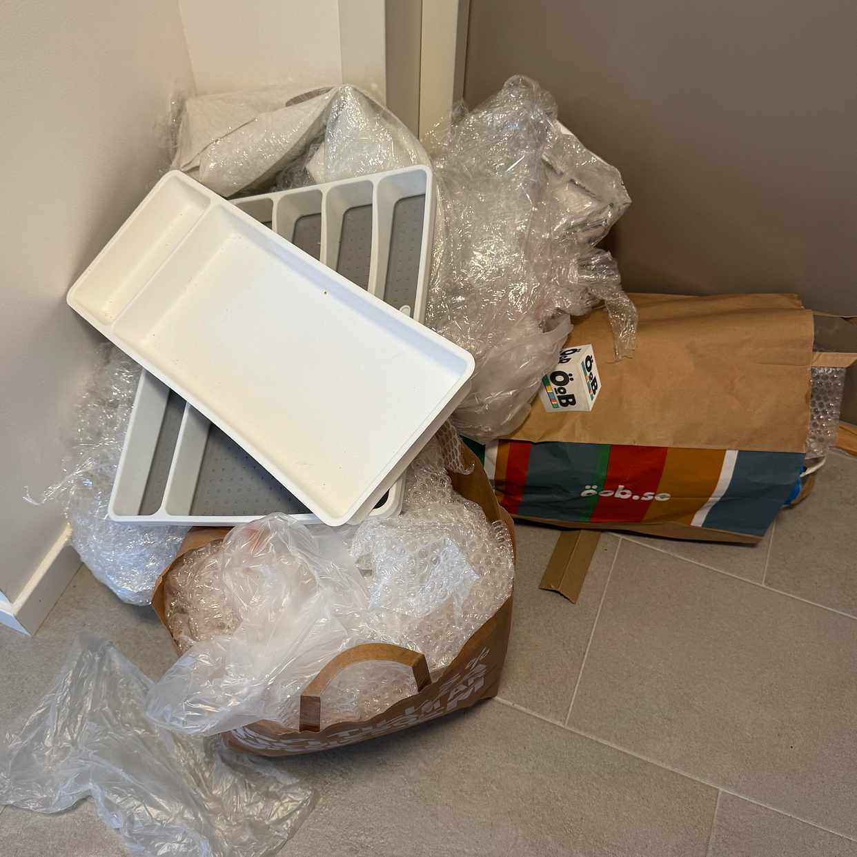 image of Cardboard and some plasti - Nacka Strand