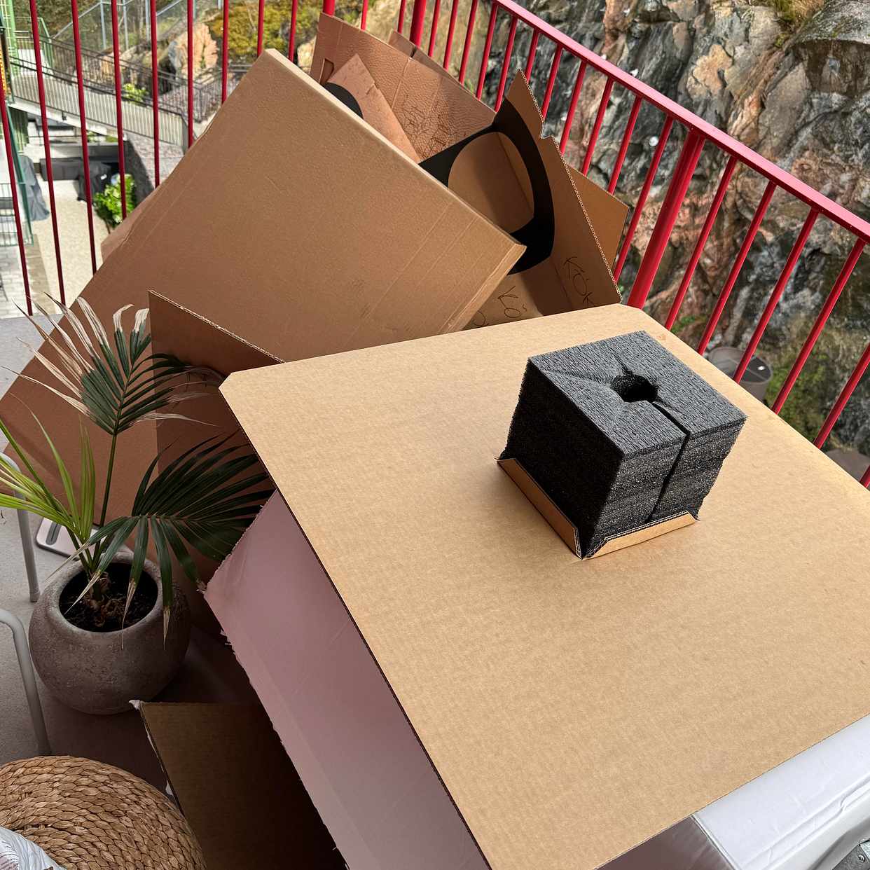 image of Cardboard and some plasti - Nacka Strand