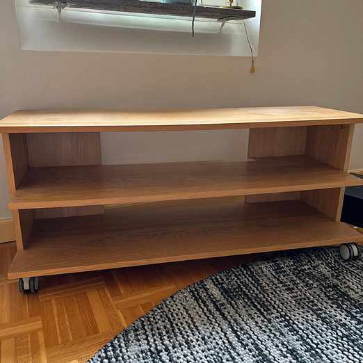 image of TV bänk med hjul - Hägersten