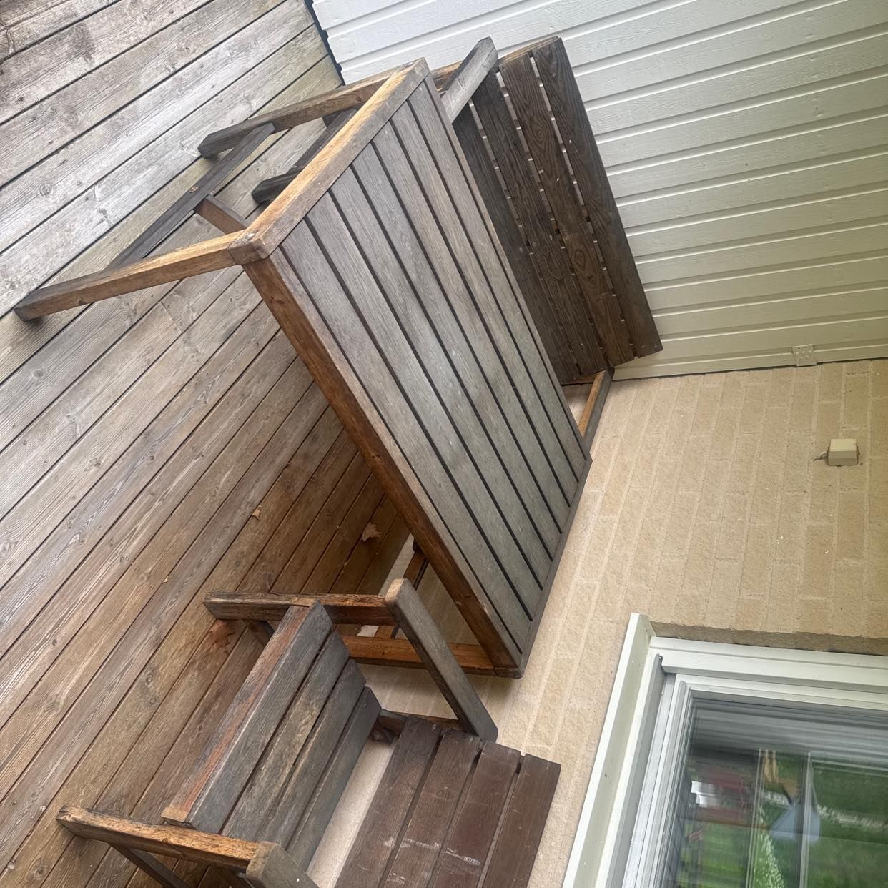 image of Gamla möbler att slänga - Taberg
