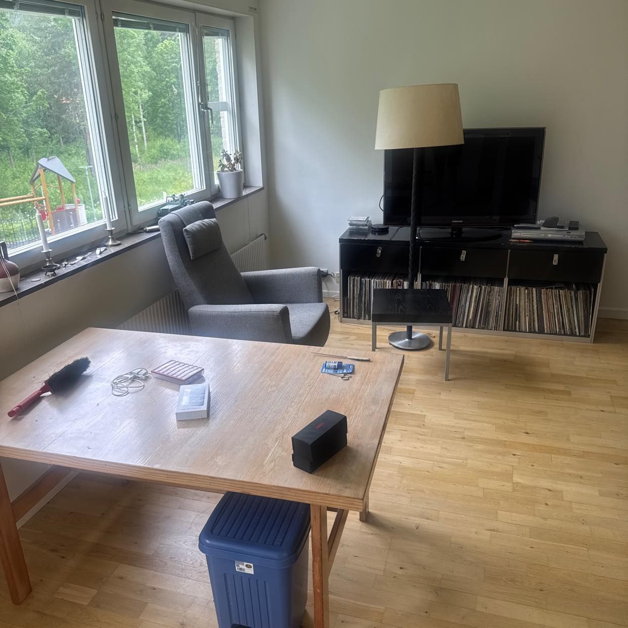 image of Gamla möbler att slänga - Taberg