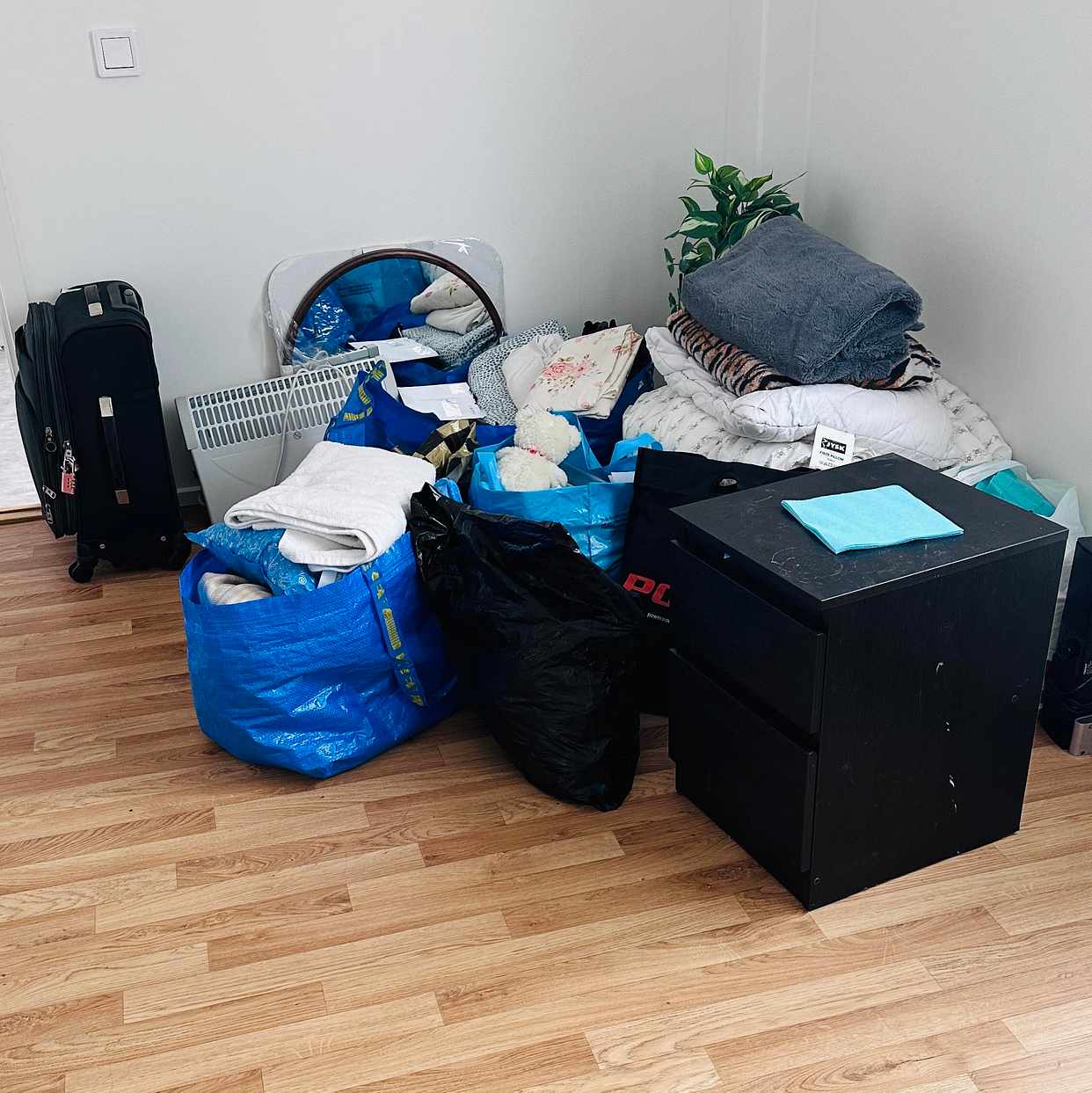 image of With household things - 