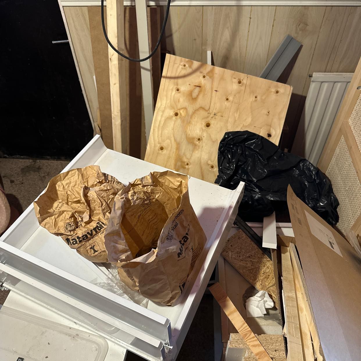 image of Skräp från renovering - Centrum