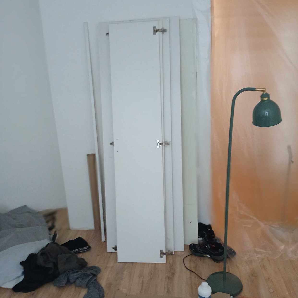 image of Parkett och garderobbråte - Huddinge
