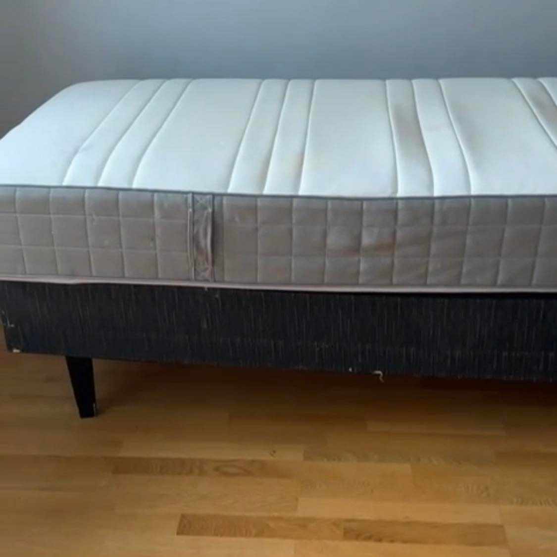 image of Soffor, säng och 2 skåp - 