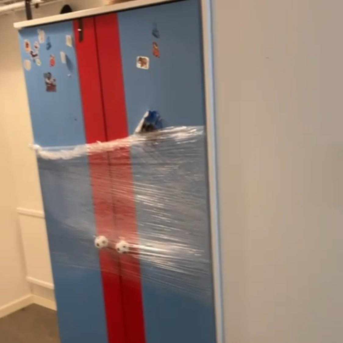 image of Soffor, säng och 2 skåp - 