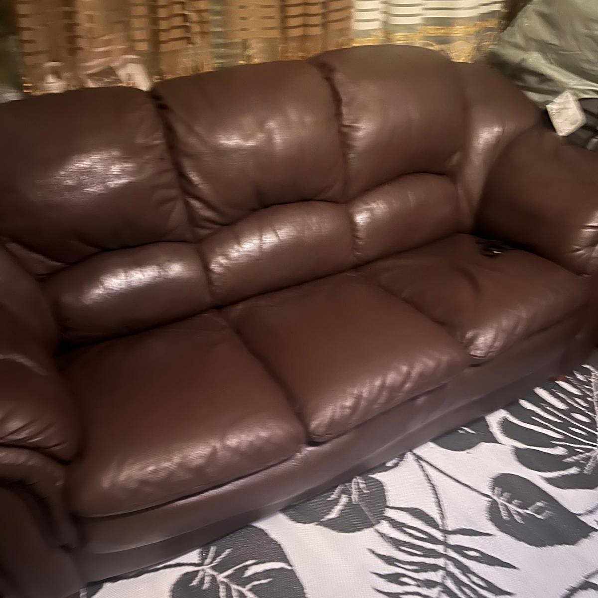 image of Soffor, säng och 2 skåp - 