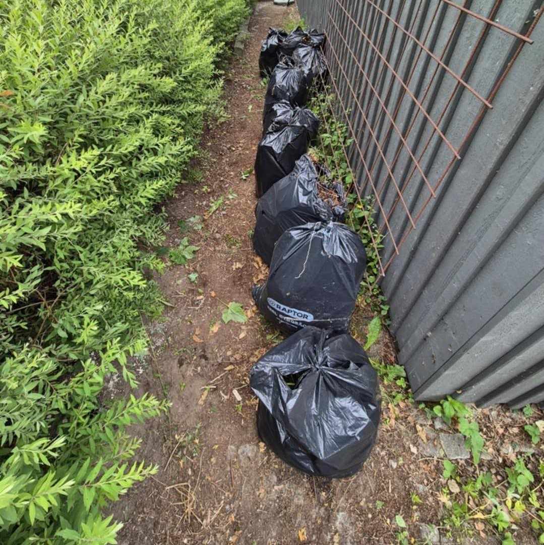 image of 8 sopsäckar trädgård - Sölvesborg
