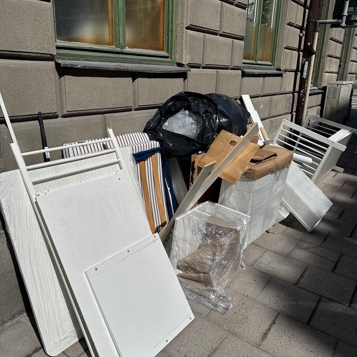 image of Kasta två barnsängar - Stockholm